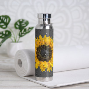 Bouteille D'eau Les gouttes De Pluie Sur Le Tournesol