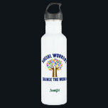 Bouteille D'eau Les travailleurs sociaux changent le monde du trav<br><div class="desc">Cool travailleurs sociaux Changer le monde inspirant bouteille d'eau cadeau. Une mignonne citation de travail social motivationnel écrite autour d'un bel arbre de feuilles arc-en-ciel.</div>