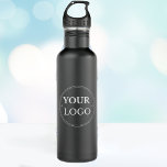 Bouteille D'eau Logo d'entreprise moderne marque professionnelle<br><div class="desc">Marquez efficacement et faites croître votre entreprise en ajoutant le logo de votre entreprise à cette bouteille d'eau en acier inoxydable noir mat. Cette entreprise éco-respectueuse échange vos employés,  clients et clients apprécieront. Logo et texte faciles à customiser. Commandez aujourd'hui !</div>