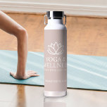 Bouteille D'eau Logo du studio de Yoga Business Water Bottle Promo<br><div class="desc">Créez votre propre bouteille d'eau du studio de yoga ! Une excellente idée promotionnelle pour votre entreprise. Vendre à vos clients,  récompenser vos employés,  donner à vos clients fidèles.</div>