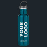 Bouteille D'eau Logo et texte personnalisés sur le bleu Turquoise<br><div class="desc">Annoncez avec votre logo d'entreprise, slogan, nom de l'entreprise, site Web ou tout autre texte personnalisé sur une bouteille d'eau en acier inoxydable bleu turquoise de marque. Remplacez l'exemple de logo et de texte par le vôtre dans la barre latérale. Les logos blancs ou de couleur claire fonctionneront mieux avec...</div>
