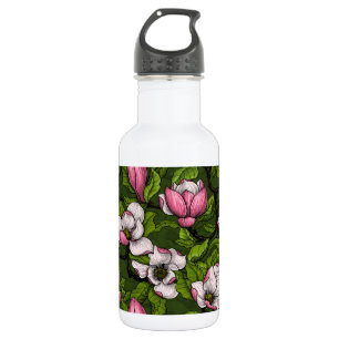 Bouteille D'eau Magnolia en floraison sur vert foncé