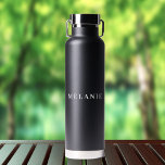 Bouteille D'eau Mariage de nom d'élégance minimale noir<br><div class="desc">Personnalisez cette bouteille d'eau élégante de style minimaliste avec votre nom personnalisé.</div>