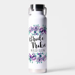 Bouteille D'eau Monnaie et Courbe Florale Mariage de la tribu des<br><div class="desc">Boho Chic Floral Aquarelle Mariage Personnalisé Mariée Tribe Mason Jar Mug avec joli rose et des fleurs et amusante police moderne de brosse. Consultez ma boutique pour voir l'ensemble de la suite mariage pour ce design !</div>