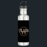 Bouteille D'eau Monogramme d'or noir<br><div class="desc">Monogramme d'eau noir et or classique. Vous pouvez personnaliser le nom,  le monogramme et customiser la police et les couleurs pour créer votre propre design unique. Conçu par Thisnotme©</div>