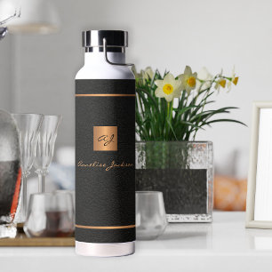 Bouteille D'eau Monogramme noir or moderne et nom personnalisé