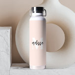 Bouteille D'eau Monogramme Pinceau Script rose<br><div class="desc">monogramme de serif gras combiné avec calligraphie manuscrite brosse.</div>