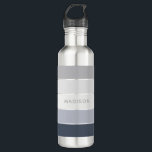 Bouteille D'eau Montagnes neigeuses Bloc de couleur Nom personnali<br><div class="desc">Ce design coloré et moderne présente un motif couleur dans les tons gris avec votre nom personnalisé #bouteilles d'eau #drinkware #cadeaux personnalisés</div>