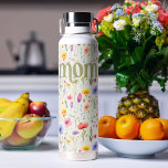 Bouteille D'eau Motif Floral Fleur sauvage coloré Soft Green Maman<br><div class="desc">Bouteille d'eau pour maman avec motif fleur sauvage coloré et de lettres vert moderne et audacieux sur un arrière - plan vert doux, Le design présente de jolies fleurs sauvages avec "maman" écrit dans la typographie ornée. Veuillez consulter la collection de Fleurs sauvages de la Fête des Mères pour obtenir...</div>