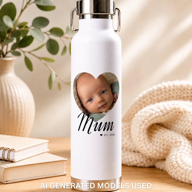Bouteille D'eau Mum a établi un script cœur photo blanc isolé (Créateur téléchargé)