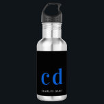 Bouteille D'eau Noir bleu monogramme nom moderne<br><div class="desc">Un arrière - plan noir classique. Texte de couleur bleue et blanche. Personnalisez et ajoutez vos initiales monographiques et votre nom. Pour lui et elle.</div>