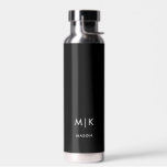 Bouteille D'eau Noir et blanc | Monogramme moderne<br><div class="desc">Ce design moderne de bouteille d'eau est doté d'un riche arrière - plan noir,  avec vos initiales en texte blanc gras pour un look simple et élégant,  mais professionnel.</div>