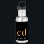 Bouteille D'eau Noir or gras monogramme nom initiales<br><div class="desc">Un arrière - plan noir classique. Texte de couleur or et blanche. Personnalisez et ajoutez vos initiales monographiques et votre nom. Pour lui et elle.</div>