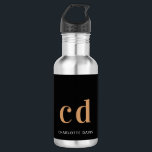 Bouteille D'eau Noir or gras monogramme nom initiales<br><div class="desc">Un arrière - plan noir classique. Texte de couleur or et blanche. Personnalisez et ajoutez vos initiales monographiques et votre nom. Pour lui et elle.</div>