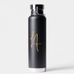 Bouteille D'eau Noir orange | Nom de script monographique personna<br><div class="desc">Script Orange et noir personnalisé Nom Monogramme Élégant Bouteille d'eau chic. Un design simple et moderne en noir et blanc avec calligraphie manuscrite pour un look professionnel et cool. Créez vos propres cadeaux éco-personnalisés. N'importe quelle police,  n'importe quelle couleur,  aucun minimum.</div>