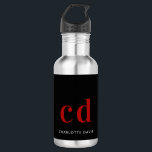 Bouteille D'eau Noir rouge monogramme nom moderne minimaliste<br><div class="desc">Un arrière - plan noir classique. Texte de couleur rouge et blanche. Personnalisez et ajoutez vos initiales monographiques et votre nom. Pour lui et elle.</div>