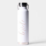 Bouteille D'eau Nom de la mariée de script personnalisé Élégant Ma<br><div class="desc">Script Personnalisé Nom De Mariée Élégante Bouteille D'Eau Mariage Moderne. Un design moderne et minimaliste,  blanc et rose poussiéreux. N'importe quelle police,  n'importe quelle couleur,  aucun minimum.</div>