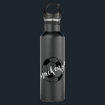 Bouteille D'eau Nom de script personnalisé Soccer noir blanc<br><div class="desc">Nom de script personnalisé de style Blackout sur toute bouteille d'eau de joueur de football noir sur noir et blanc avec une élégante calligraphie girly signautre ballon de football nom personnalisé empreinte monogramme. Grand cadeau pour une fille, des ados, des joueuses de football qui aime les conceptions modernes et minimes...</div>