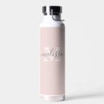Bouteille D'eau Nom minimal élégant et couleur personnalisée monog<br><div class="desc">NewParkLane - Elégante bouteille d'eau minimaliste en rose vif (couleur personnalisée), avec pour votre nom et monogramme dans une typographie chic et classique. Facile à customiser à Zazzle avec votre propre texte pour un design personnalisé. Tous les styles, couleurs et tailles de texte peuvent être modifiés selon vos besoins. La...</div>
