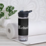 Bouteille D'eau Nom monogramme moderne minimaliste noir blanc<br><div class="desc">Monogramme moderne minimaliste nom noir blanc. Nom personnalisé personnalisable sur une couleur noire.</div>