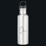 Bouteille D'eau Nom personnalisé Classy Simple Élégant Monogramme<br><div class="desc">Améliorez votre expérience d'hydratation grâce à notre bouteille d'eau monogramme classique simple et personnalisée. Cette bouteille d'eau moderne et minimaliste est conçue pour ceux qui apprécient les plus belles choses de la vie. Doté de votre monogramme unique, il ajoute une touche personnelle à vos rituels quotidiens. Que ce soit à...</div>