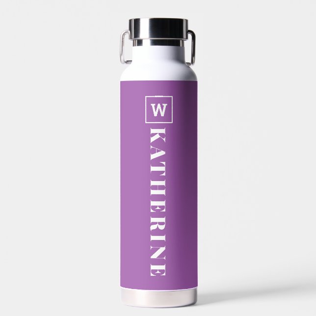Bouteille D'eau Nom personnalisé violet moderne Monogramme Simple (Avant)