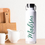 Bouteille D'eau Nom vert du chasseur Script manuscrit personnalisé<br><div class="desc">Une bouteille d'eau monogramme personnalisée verte chasseur audacieuse pour une fille ou un gars qui aime les cadeaux simples et écrits à la main. Beau script cursif sur le flanc de votre bouteille qui épelle votre nom.</div>