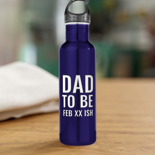 Bouteille D'eau Papa doit être personnalisé bébé date d'échéance B (A fun gift for the Dad to be on his First Father's Day. Just add your due date.)