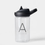 Bouteille D'eau Personnalisé Moderne Simple Noir Gris initial Enfa<br><div class="desc">Bouteille d'eau de Camelback pour enfants personnalisée avec leur nom et lettre initiale Monogramme personnalisé dans une police sans serif moderne et minimaliste et moderne, pour un look simple et élégant. Affiché en gris sur une bouteille d'eau en plastique transparent, les couleurs et les polices de texte peuvent être changées,...</div>
