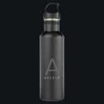 Bouteille D'eau Personnalisé Moderne Simple Subtil Monogramme Noir<br><div class="desc">Nom subtilement personnalisé et lettre initiale Bouteille d'eau en acier inoxydable avec un Monogramme personnalisé dans une police sans serif moderne et moderne et minimaliste pour un look simple mais sophistiqué et masculin. Affiché en gris sur une bouteille d'eau noire mat, les couleurs et les polices de texte peuvent être...</div>