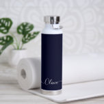 Bouteille D'eau PixDezines couleur do-it-yourself bleu nuit<br><div class="desc">PixDezines bouteille d'eau,  Bleu de minuit - do-it-yourself Couleur customisez-le avec votre police préférée. Copyright © 2022 PixDezines™. Tous droits réservés.</div>