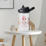 Bouteille D'eau Pixie de jardin floral fée magique personnalisée<br><div class="desc">Détendez votre petite soif dans un style enchanteur avec notre Bouteille d'eau Pixie Fairy Fée Personnalisée ! Cette délicieuse bouteille d'eau est le compagnon parfait pour rester hydratés dans toutes leurs aventures. Conçu avec soin et attention aux détails, notre bouteille d'eau présente un design charmant inspiré de jardins féeriques, avec...</div>