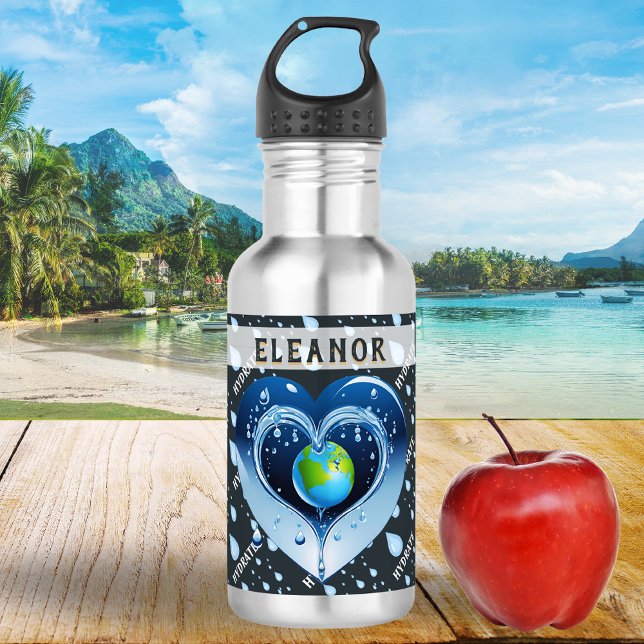 Bouteille D'eau Planète Terre Hydratation Vert Bleu Cœur (A reusable, stainless steel water bottle, with a picture of planet earth and water in a heart shape)