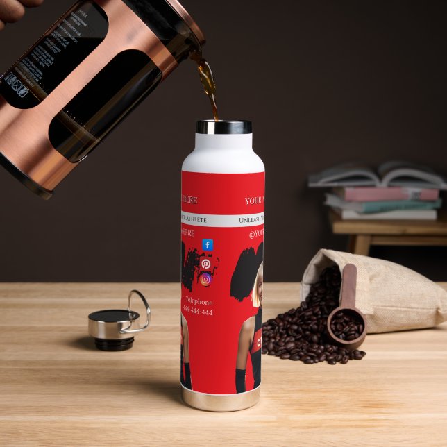 Bouteille D'eau red sport fit athlete slim woman (Gym)