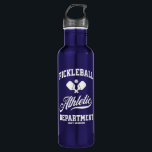 Bouteille D'eau Retro Pickleball Athleball Département sur mesure<br><div class="desc">Hydrate dans le style avec cette amusante bouteille d'eau de pickleball avec des pagaies croisées de pickleball, la typographie à billes et rétro. Ajoutez votre texte personnalisé pour personnaliser - nom du joueur, nom de l'équipe, nom du club, ville, ville, nom du tournoi, etc. Fait un grand cadeau pour les...</div>