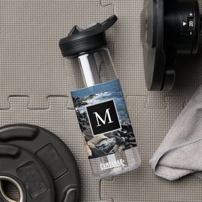 Bouteille D'eau Rivage Rocheux Grand Initial Unique dans un Carré  (Salle de sport (pivoté))