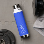 Bouteille D'eau Royal Blue Modern Typographie personnalisée<br><div class="desc">Bouteille d'eau tendance, isolée sous vide, avec nom personnalisé en blanc, typographie moderne sur un arrière - plan de couleur bleu royal. Personnalisez la bouteille en modifiant le nom et en remplaçant le nom par le vôtre. Parfait pour un cadeau d'anniversaire, cadeau de marionnettiste mariage, etc. Sélectionnez votre style de...</div>