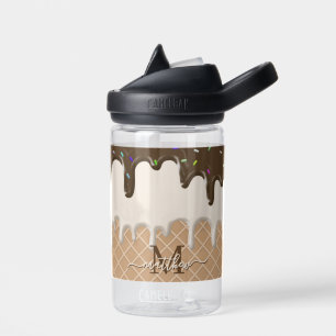 Bouteille D'eau Saupoudrer de crème glacée arroser de cône de gauf