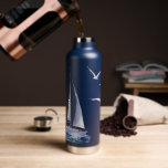 Bouteille D'eau Scène nautique<br><div class="desc">Aquarelle scène nautique, bouteille d'eau. Caractéristiques, yacht et mouettes avec ligne de texte modèle pour nom ou phrase courte.</div>