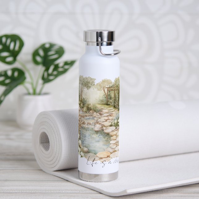 Bouteille D'eau Sentier rocailleux de la prairie romantique (Yoga (pivoté))