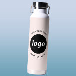 Bouteille D'eau Simple Logo et Texte Entreprise Rose Blush<br><div class="desc">Conception simple de logo et de texte personnalisé pour favoriser la fidélité à la marque et promouvoir votre petite entreprise. Remplacez le logo par le vôtre,  et modifiez ou supprimez le texte supérieur et inférieur pour personnaliser. Parfait pour les fins promotionnelles et à offrir aux employés,  clients et consommateurs.</div>