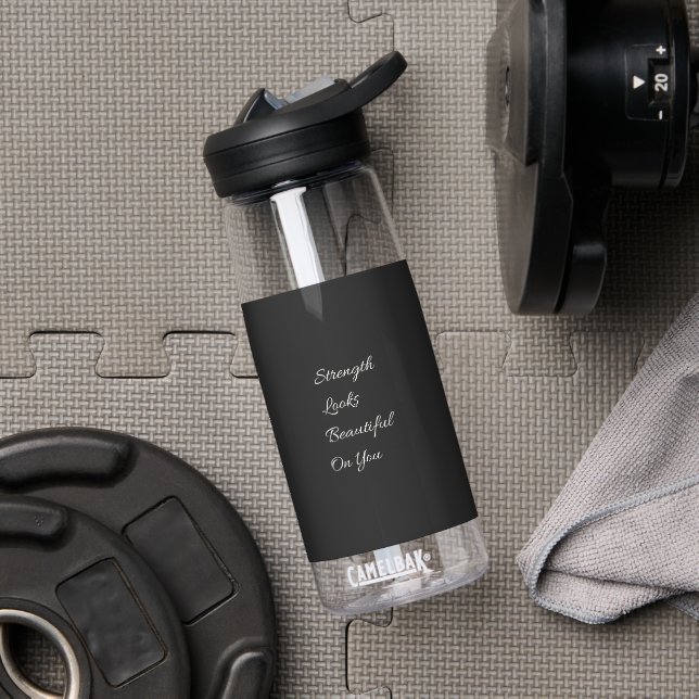Bouteille d'eau Strength Looks Beautiful On You  (Salle de sport (pivoté))