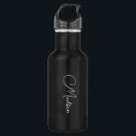 Bouteille D'eau Style moderne Nom de script noir<br><div class="desc">Une bouteille d'eau de nom de script simple,  élégant,  avec une typographie blanche sur le noir. Style minimaliste. Disponible en 2 tailles .</div>