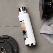 Surfer Marchant Sur La Plage Au Coucher Du Soleil