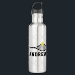 Bouteille D'eau Tennis Personnalisé Silver Grey<br><div class="desc">Silver Grey,  Black and White Personnalisé Acier Inoxydable Bouteille d'eau en métal avec un nom simple,  sportif et moderne de raquette de tennis monogramme dans une police sportive classique avec un subtil arrière - plan de filet de court de tennis.</div>