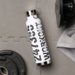 Bouteille D'eau Texte usé et rayé Workout 247365 bleu<br><div class="desc">Texte usé et rayé Workout 247365 en gris avec arrière - plan bleu. Parfait pour tous ceux qui font du levage,  de la remise en forme,  de l'entraînement,  de la musculation et d'aller à la salle de gym.</div>
