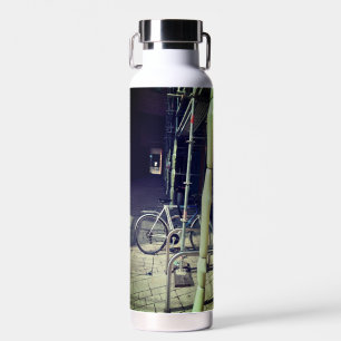 Bouteille D'eau Vélo contre l'échafaudage