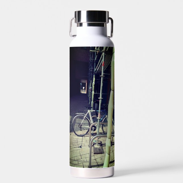 Bouteille D'eau Vélo contre l'échafaudage (Avant)