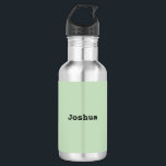 Bouteille D'eau Vert Sauge Clair Nom Personnalisé Simple Minimalis<br><div class="desc">Cette bouteille d'eau en acier inoxydable vert sauge présente un design minimaliste élégant. Cliquez simplement sur 'Personnaliser' pour ajouter le nom de votre choix. Idéal pour le travail,  les voyages ou l'école.</div>