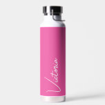 Bouteille D'eau Vibrant rose et blanc Personnalisé<br><div class="desc">Cette bouteille isolée personnalisée présente le nom de votre BFF en typographie manuscrite blanche sur un arrière - plan rose fuchsia vibrant. Idéal pour garder ces boissons d'été froides ou pour ajouter une sensation chaude à vos proches pendant les mois froids! Faites un grand cadeau de fête de mariée ou...</div>